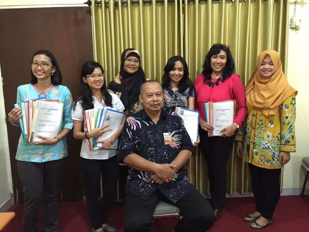 sebagian peserta berfoto bersama