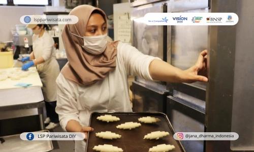 SERTIFIKASI PROFESI COMMIS PASTRY