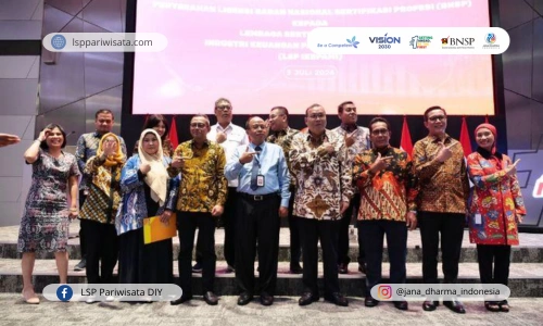 apa-beda-bnsp-dan-lsp