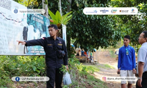 Menjadi Pemandu Ekowisata yang Kompeten