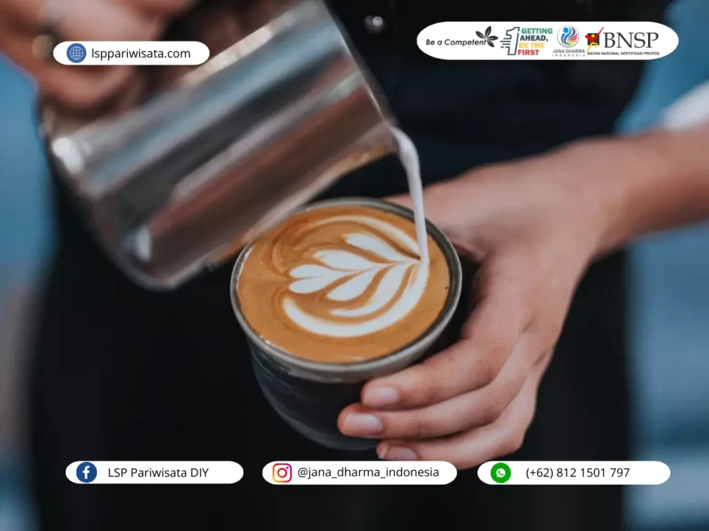 seorang barista sedang membuat cappucino, ini dia istilah dalam barista yang perlu diketahui