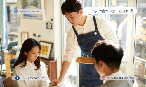 Jangan Remehkan Waiter! Ini Dia Kontribusinya untuk Pariwisata