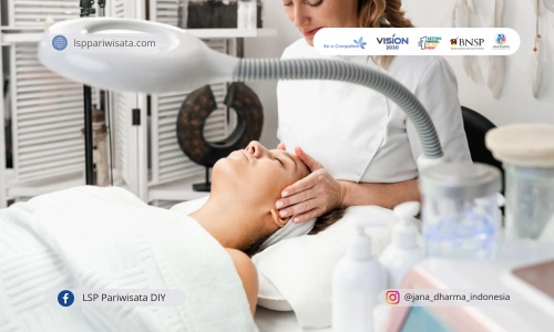 Apa Sebenarnya yang Dilakukan Facialist Profesional? Yuk, Cari Tahu!