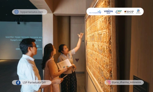 Terhubung dengan Sejarah: Bagaimana Pemandu Museum Membawa Wisatawan Asing Lebih Dekat dengan Budaya Lokal?