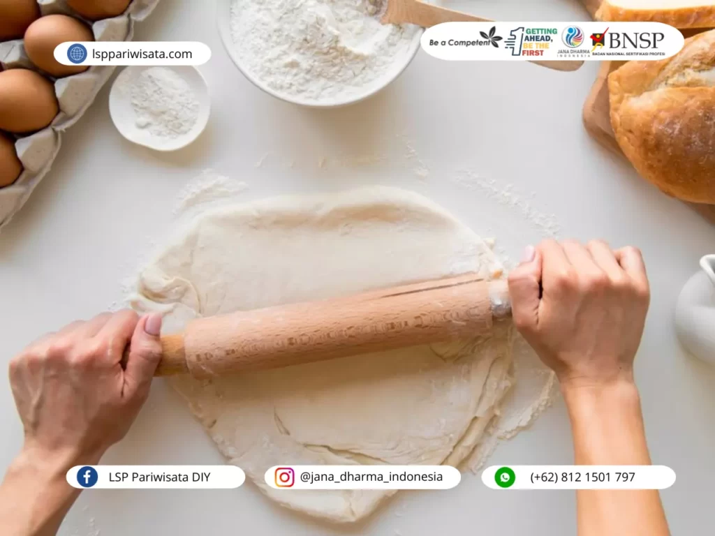 seorang baker sedang menggiling adonan, berikut istilah-adonan-dan-saus-dalam-pastry