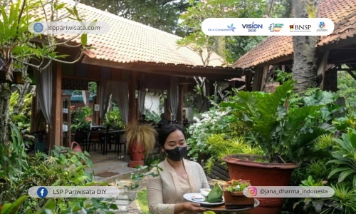 Peran Waiter dalam Keberlanjutan Industri Makanan