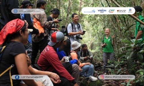 Penekanan Budaya yang Keberlanjutan Dalam Sertifikasi Kepemanduan Ekowisata: Membangun Hubungan Harmonis dengan Alam dan Budaya Lokal