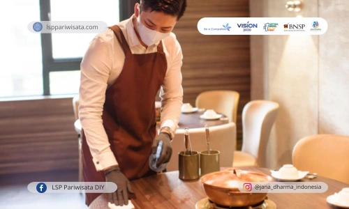 Ciptakan Lingkungan Kerja yang Aman dan Sehat untuk Waiter dengan Tips Ini