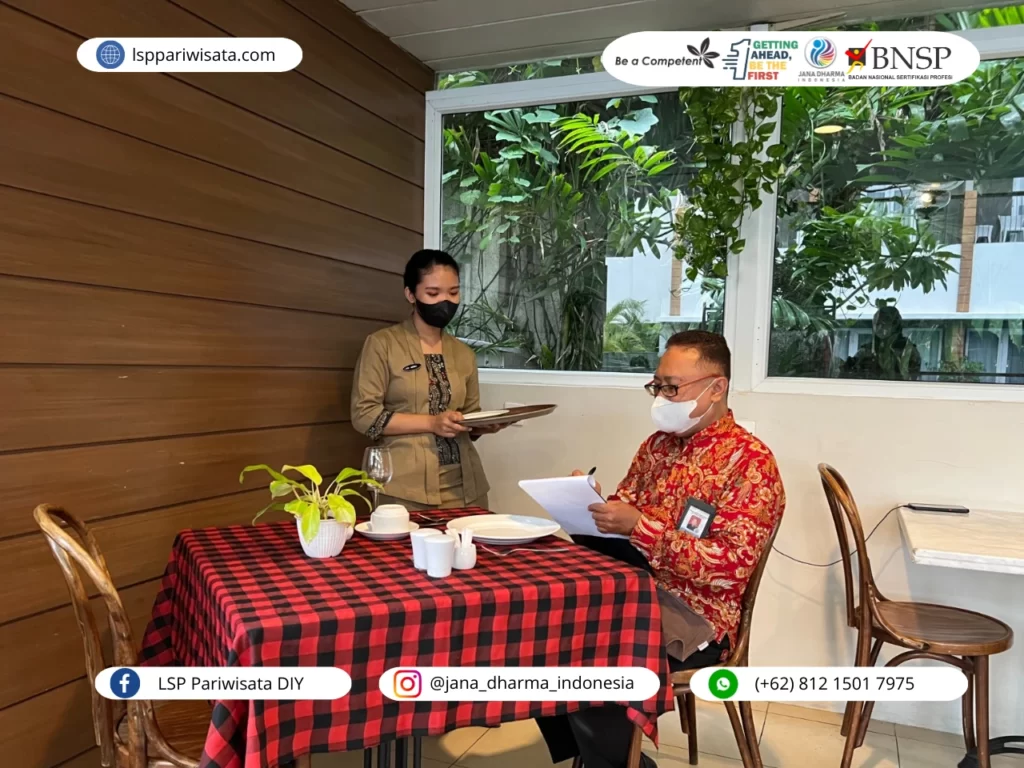 Tata krama dan etiket bagi seorang waiter