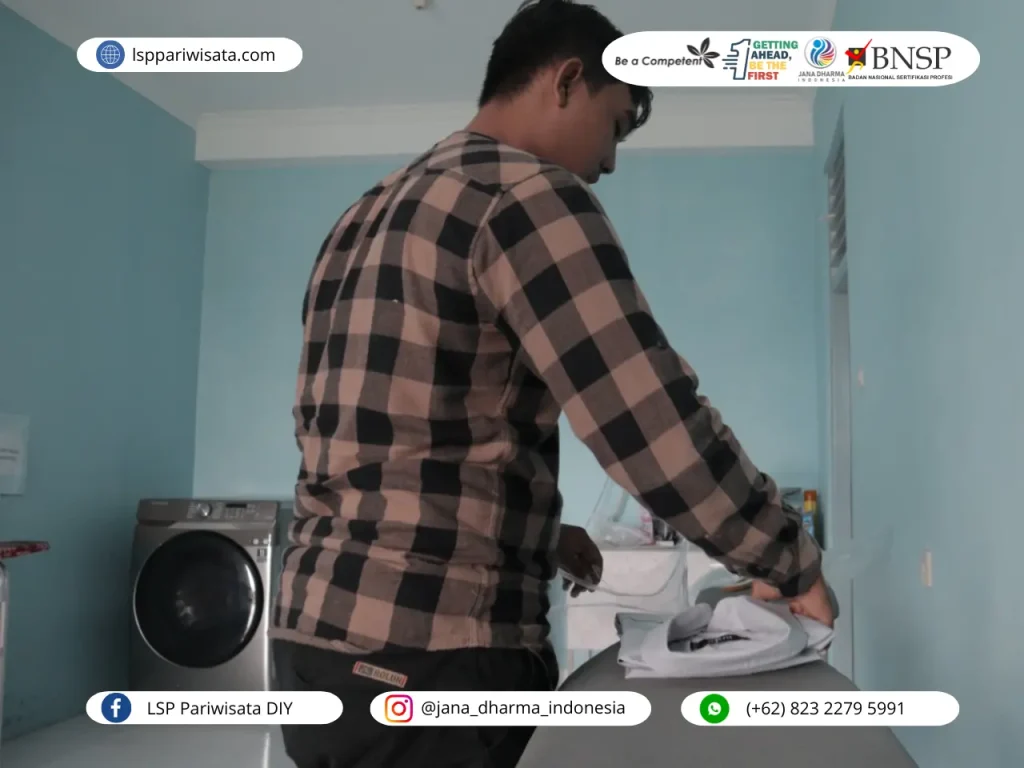 Peran Laundry Attendant menjaga citra hotel