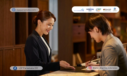 Mengasah Keahlian Administratif ala Resepsionis Profesional
