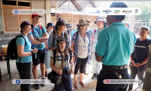 Penilaian Keahlian Budaya dan Bahasa dalam Sertifikasi Tour Guide: Membuka Pintu Peluang Global