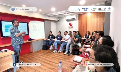 Mengukir Profesionalisme: Pentingnya Sertifikasi Bagi Tour Leader