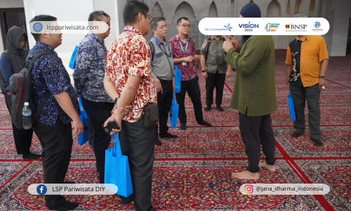 Pentingnya Standar Mutu dalam Peningkatan Wisata Halal Melalui Sertifikasi Tour Leader