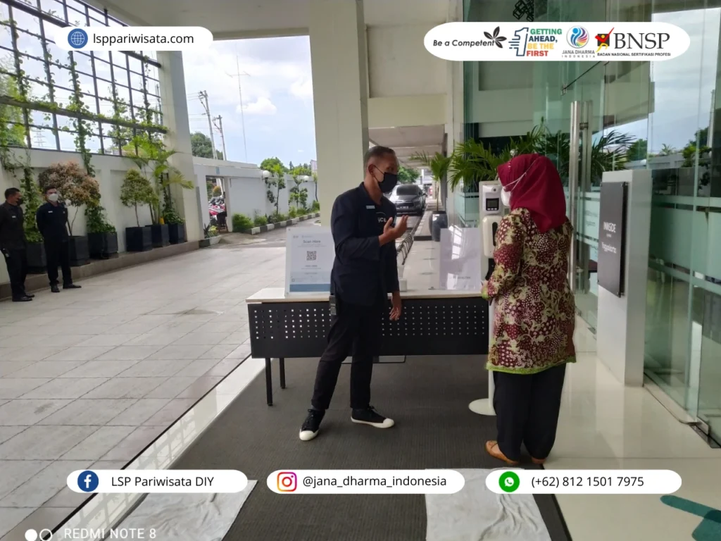 Menangani Tantangan Sehari-hari Seorang Bellboy