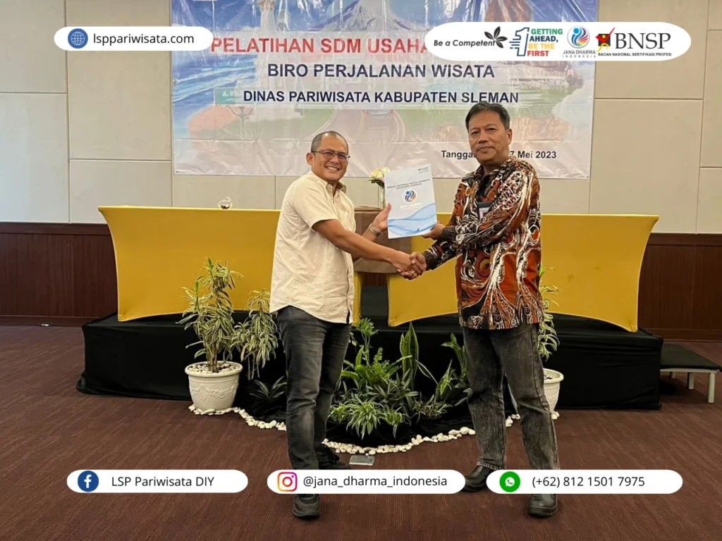 Peningkatan Keamanan dan Kenyamanan Wisatawan Melalui Tour Leader Bersertifikat