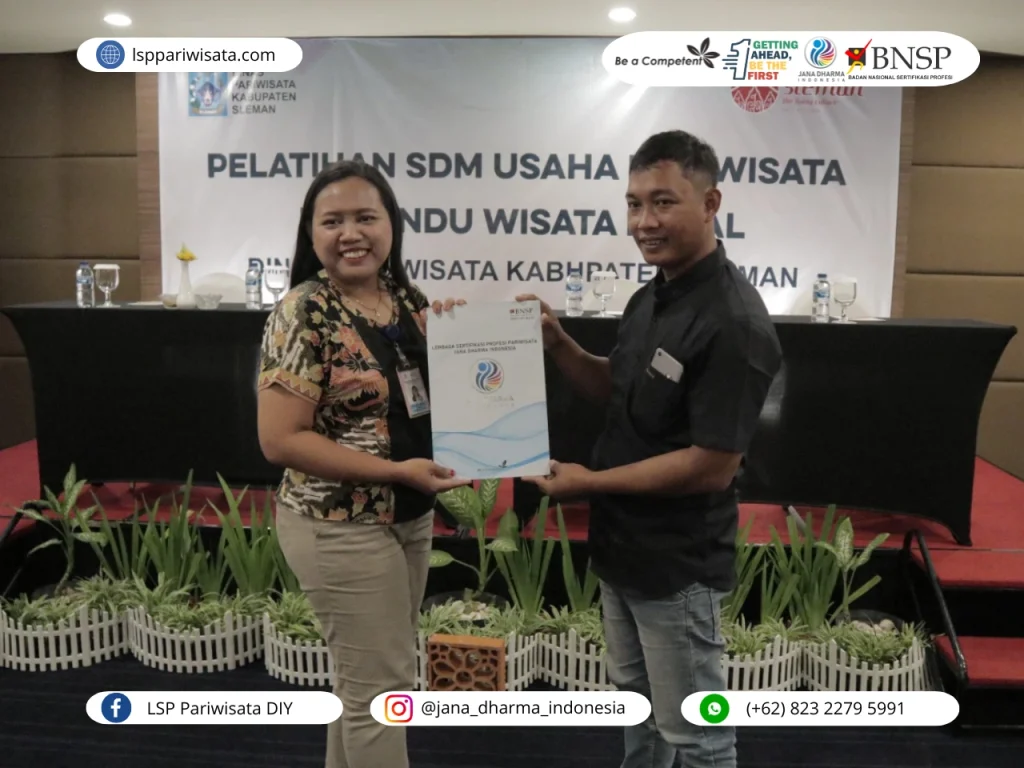 sertifikasi memperkuat kemampuan lulusan pelatihan Tour Leader