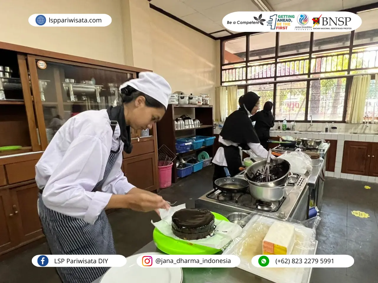 Keterampilan Sertifikasi commis pastry membuat Pettit Fours