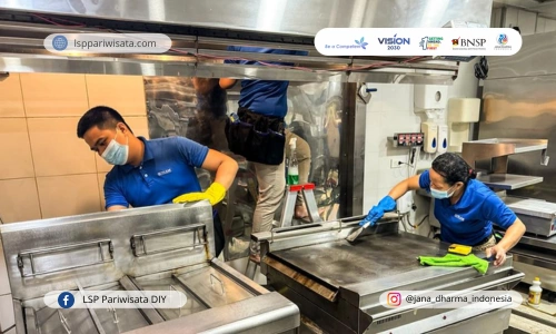 Mempertahankan Standar Tinggi: Pentingnya Proses Kebersihan dan Pemeliharaan pada Peralatan Dapur