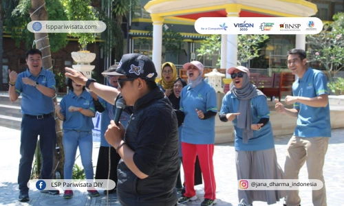 Kepemanduan Kegiatan Rekreasi Melalui Sertifikasi Kepemanduan Outbound