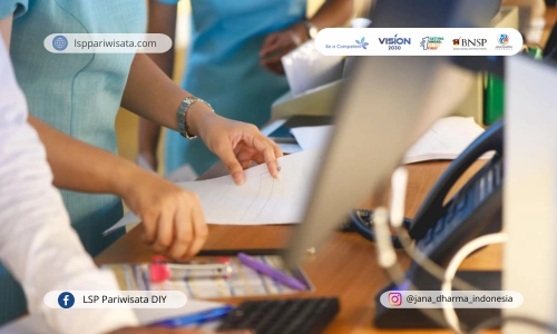 Mengoptimalkan Sistem Pengarsipan dan Pengambilan Data Berbasis Kertas bagi Resepsionis dalam Sertifikasi Profesi