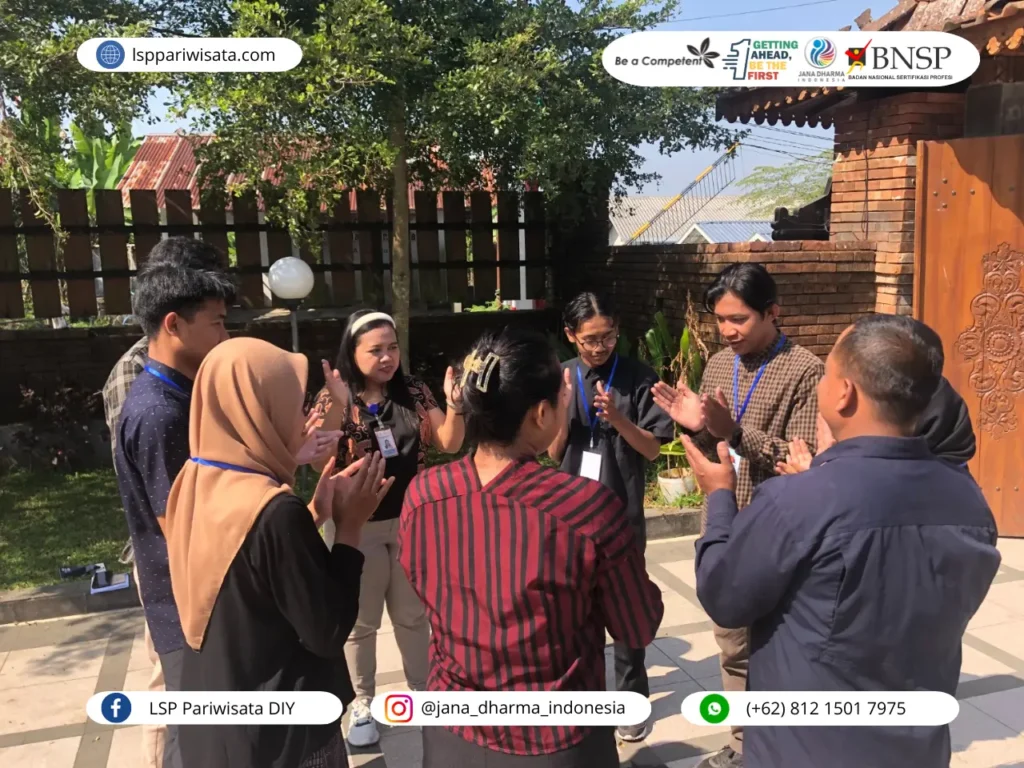 Pengaruh Pemandu Ekowisata Bersertifikat terhadap Destinasi Ekowisata