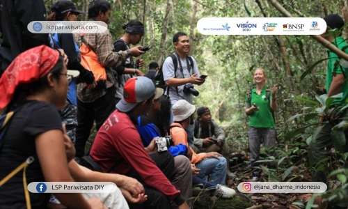 Kontribusi Pemandu Ekowisata dalam Pelestarian Alam: Menggali Kekayaan Alam dengan Bijak