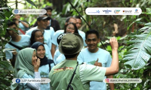peran-tour-guide-dalam-mendorong-ekowisata-ramah-lingkungan