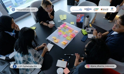 Raih Kesuksesan Dengan Strategi sebagai Marketing Communication Specialist