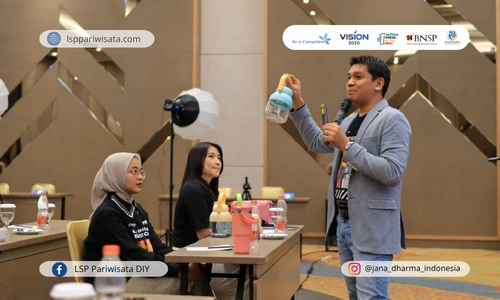 melaksanakan-memantau-kegiatan-pemasaran-langsung