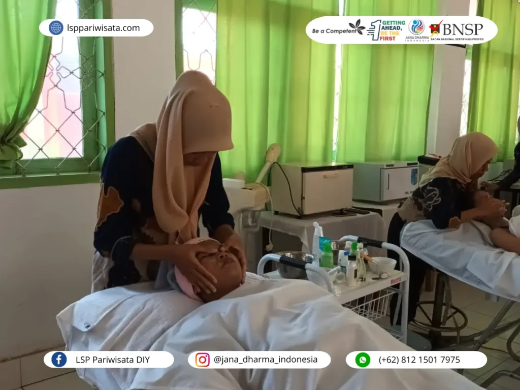 Mengukur Efektivitas Pemijatan Totok Wajah bersama Terapis Perawatan Wajah Bersertifikat