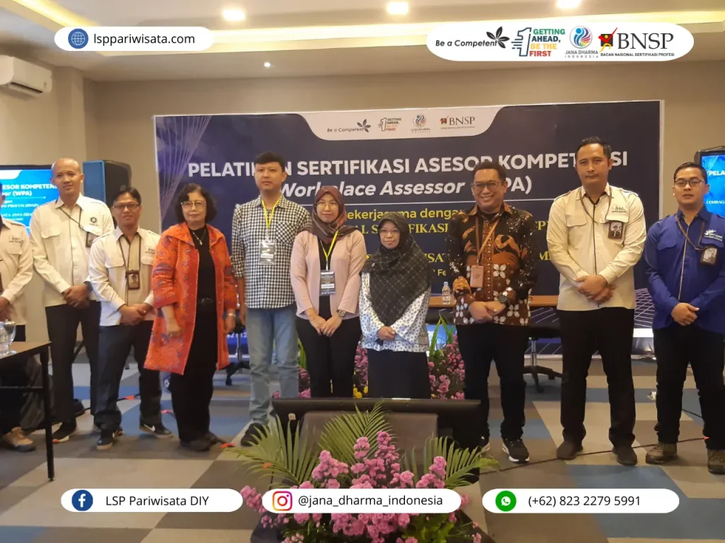 Sertifikasi MICE (Meetings, Incentives, Conferences, and Exhibitions) merupakan pengakuan resmi atas kompetensi seorang profesional dalam industri pertemuan dan acara. Bagi event organizer, memiliki sertifikasi ini berarti mendapatkan validasi atas kemampuan dan pengetahuan yang dimiliki dalam mengelola berbagai jenis acara.