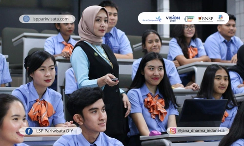 pentingnya-pendidikan-formal-dalam-merintis-karir-sebagai-pramuwisata