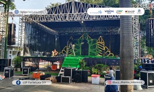 tren-terkini-dalam-pengelolaan-logistik-untuk-pendirian-panggung-pameran-lebaran