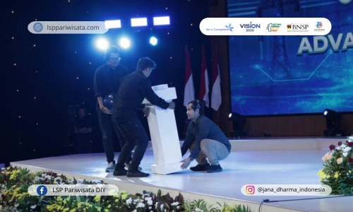 memahami-pentingnya-evaluasi-acara-dalam-sertifikasi-pendirian-panggung-pameran