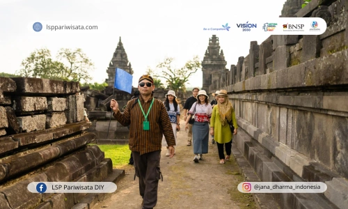 pentingnya-sertifikasi-pramuwisata-dalam-menjamin-kualitas-layanan-wisata