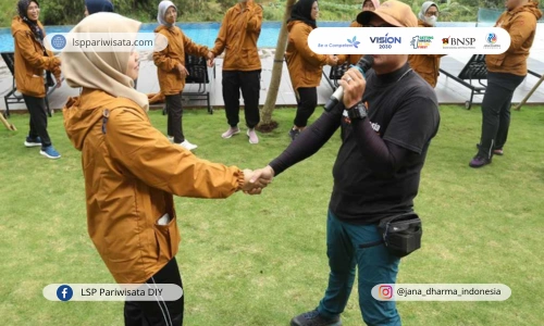 membangun-hubungan-baik-dengan-klien-kunci-sukses-bagi-kepemanduan-outbound-bersertifikat