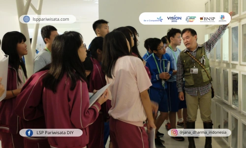 kenali-peran-pemandu-museum-dalam-pariwisata-pendidikan