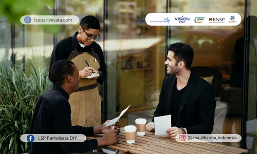pentingnya-sertifikasi-setelah-lulus-menjadi-waiter