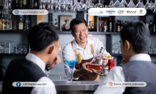 teknik-komunikasi-efektif-bagi-sosok-bartender-bersertifikat-dalam-melayani-tamu-di-bar