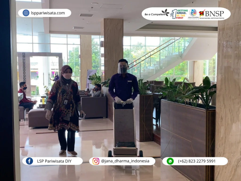 Jenis Barang Bawaan Tamu Hotel yang Wajib Anda Ketahui Sebagai Bell Boy
