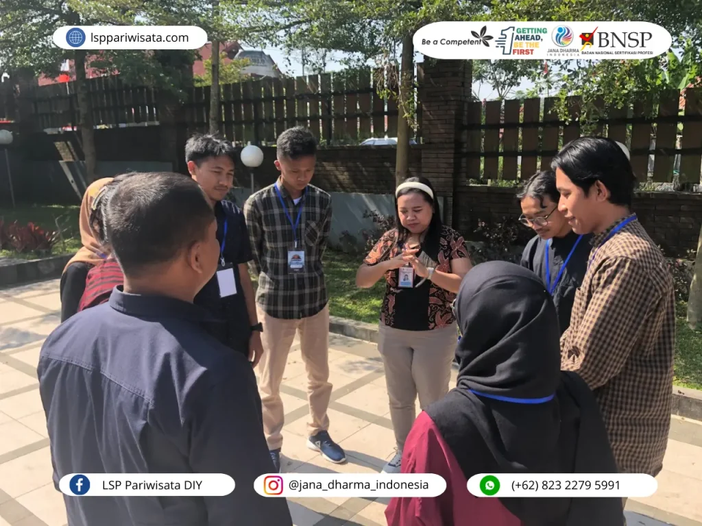 strategi marketing tour leader