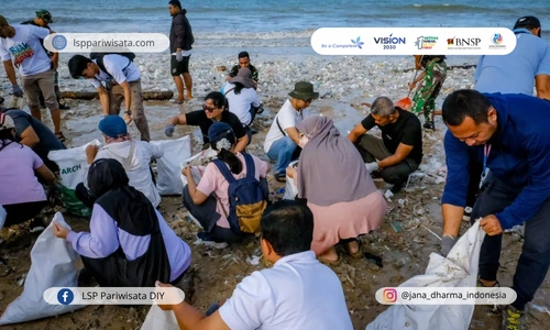 mengatasi-tumpukan-sampah-di-lokasi-pariwisata