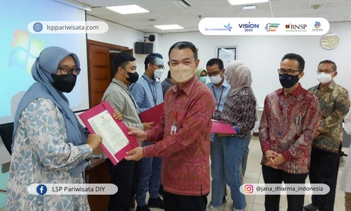 membangun-karir-di-industri-pariwisata-dengan-sertifikat-bnsp