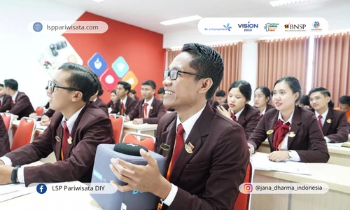 meningkatkan-kesiapan-tenaga-pariwisata-indonesia-guna-bersaing-secara-global