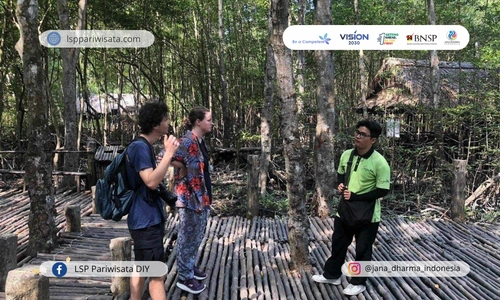 peluang-kerja-sebagai-kepemanduan-ekowisata-bersertifikat