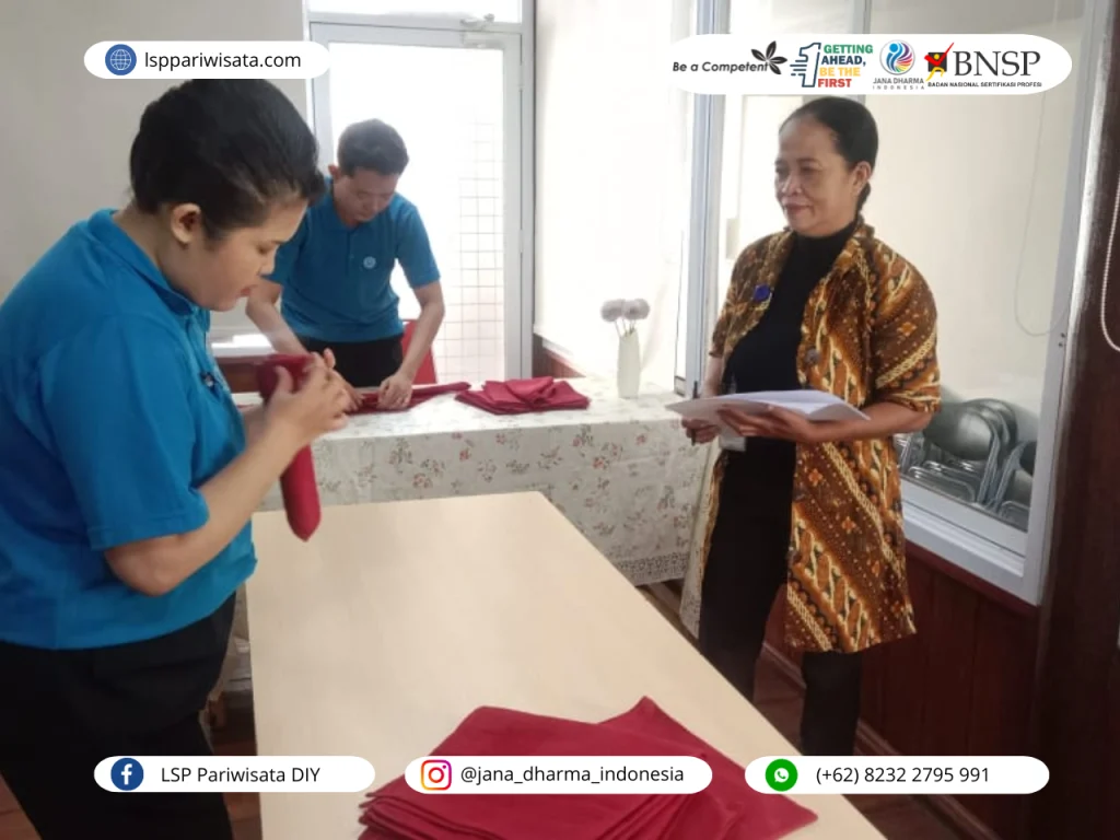 memperpanjang sertifikasi waiter