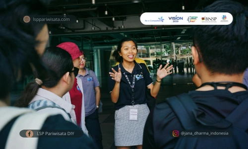 Profesi Tour Leader: Peluang Karier Menjanjikan di Era Traveling Modern
