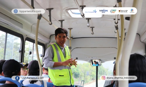 Bukan Hanya Sekadar Pemandu, Ini Dia Ragam Jenis Pramuwisata yang Menarik