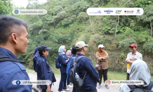 wisata-asik-dengan-dengan-pemandu-outbound